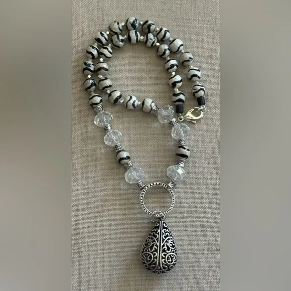 22-1/2 inch Wavy Tibetan Agate Faceted bead necklace NWOT - Picture 3 of 15